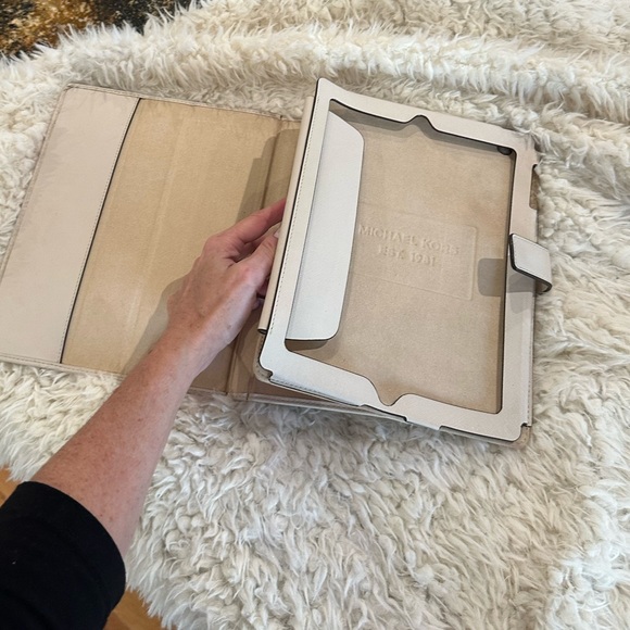 Coach & Michael Kors tablet covers (2) - Picture 13 of 16